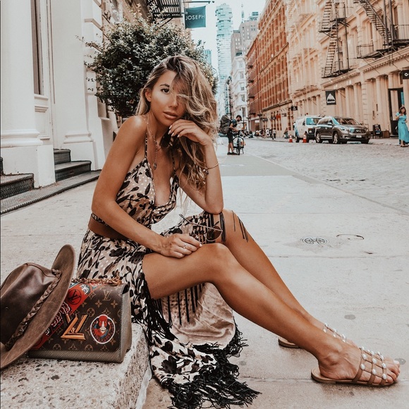 Meet your Posher, Ulia - Picture 2 of 3